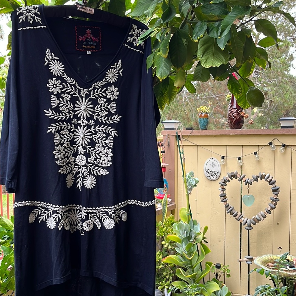 JOHNNY WAS - JW LOS ANGELES ~ Black - Medium    joy, love, light